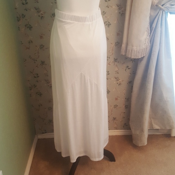 White maxi skirt - Picture 3 of 5